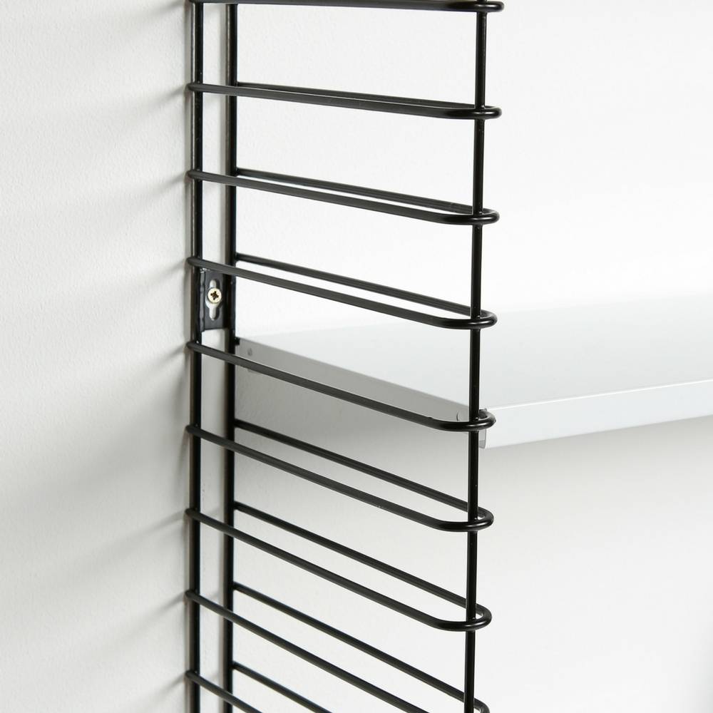Bücherregal in Schwarz & Weiß