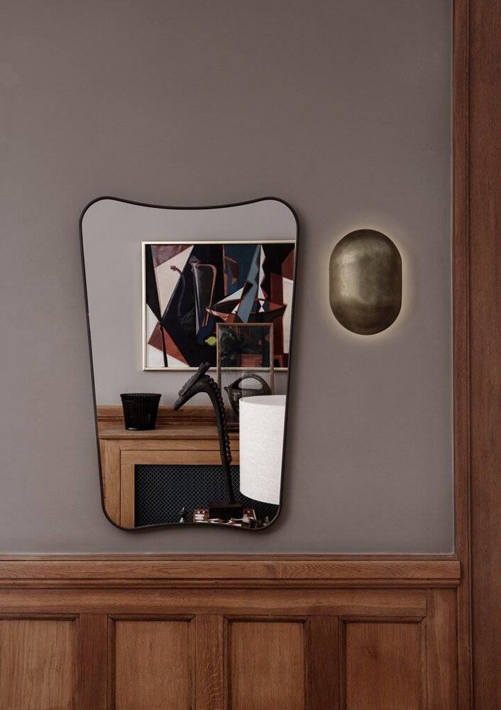 Gubi Miroir mural FA 33 - 54x80 - Laiton Noir Gubi Miroir mural FA 33 - 54x80 - Laiton Noir