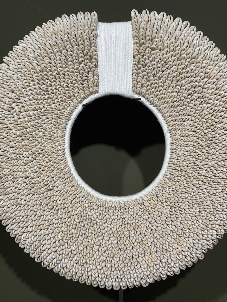 Papua-Halskette weiß mit Kordel | Durchm. 47cm Papua-Halskette weiß mit Kordel | Durchm. 47cm