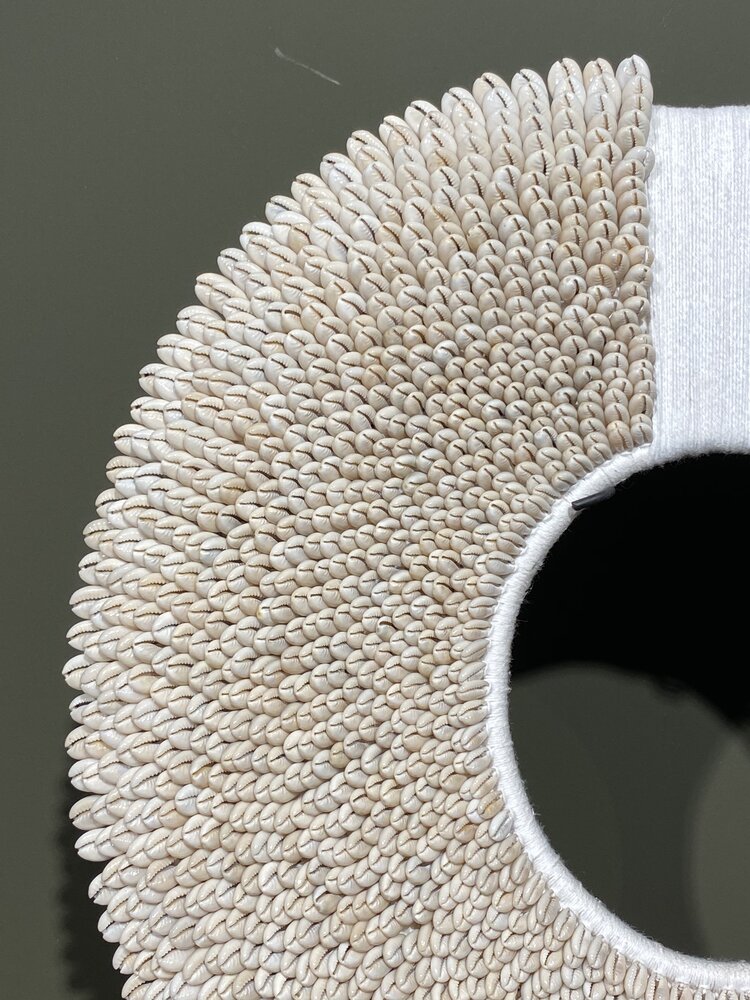 Papua-Halskette weiß mit Kordel | Durchm. 47cm Papua-Halskette weiß mit Kordel | Durchm. 47cm