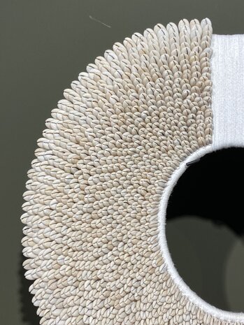 Papua-Halskette weiß mit Kordel | Durchm. 47cm Papua-Halskette weiß mit Kordel | Durchm. 47cm