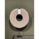 Papua halskjede hvit med tau | dia. 47 cm