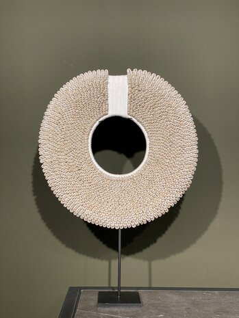 Papua-Halskette weiß mit Kordel | Durchm. 47cm Papua-Halskette weiß mit Kordel | Durchm. 47cm