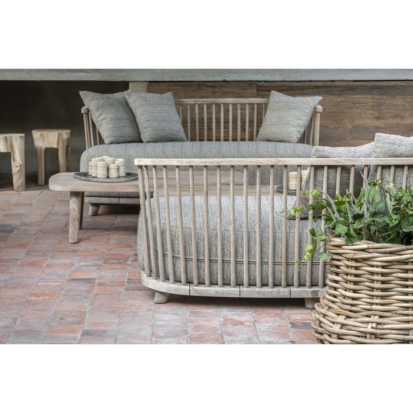 Gommaire Lounge Carol 2-Seater | Reclaimed Teak Natural Grey + Cushion