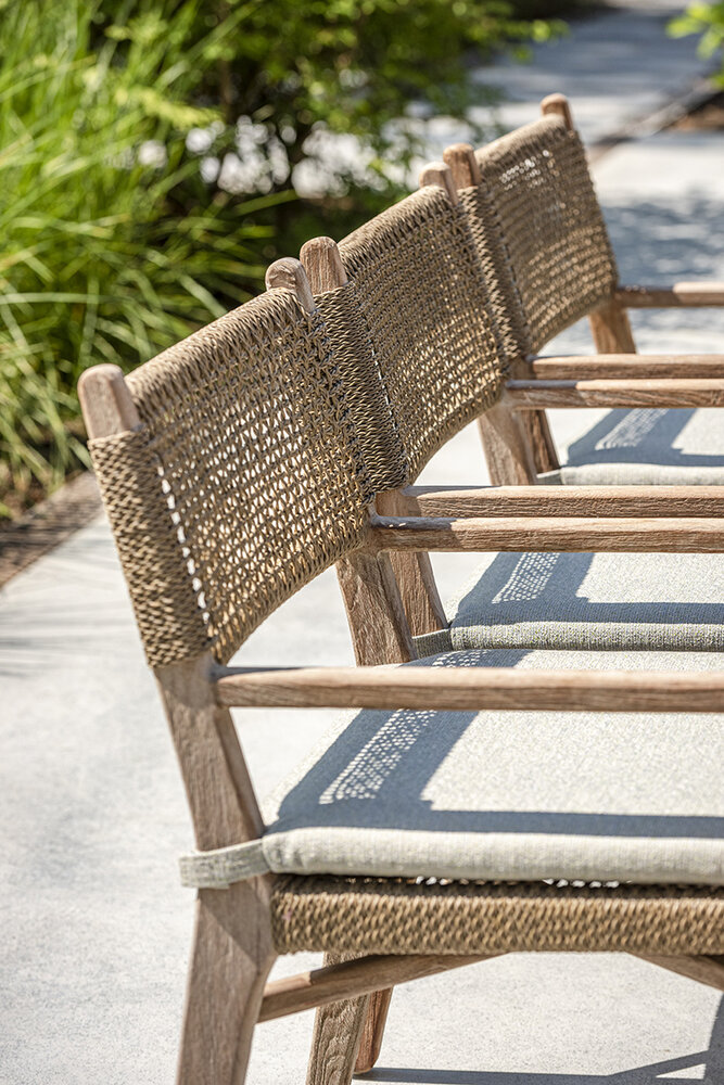 GOMMAIRE Outdoor | Organic Living Poltrona Fiona | Teak Grigio Naturale / Vimini PE Antique Weed