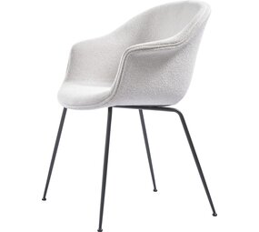 Gubi Chaise de salle à manger chauve-souris | Bouclé Clair 001 & Base Noir Mat Gubi Chaise de salle à manger chauve-souris | Bouclé Clair 001 & Base Noir Mat