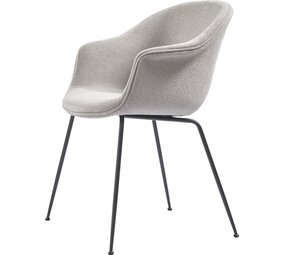 Gubi Sedia da pranzo pipistrello | Boucle chiaro 008 e base nera opaca Gubi Sedia da pranzo pipistrello | Boucle chiaro 008 e base nera opaca