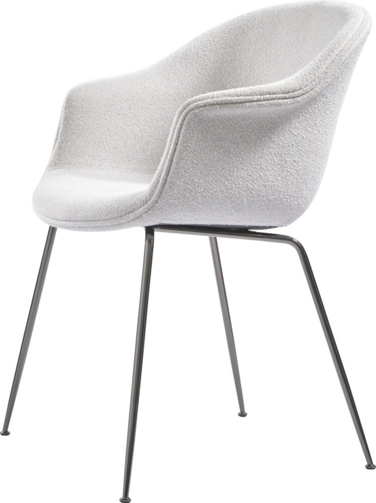 Gubi Sedia da pranzo pipistrello | Bouclé chiaro 001 e base cromata nera Gubi Sedia da pranzo pipistrello | Bouclé chiaro 001 e base cromata nera