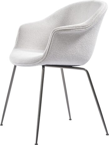 Gubi Sedia da pranzo pipistrello | Bouclé chiaro 001 e base cromata nera Gubi Sedia da pranzo pipistrello | Bouclé chiaro 001 e base cromata nera