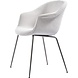 Gubi Chaise de salle à manger chauve-souris | Bouclé Clair 001 & Base Chrome Noir Gubi Chaise de salle à manger chauve-souris | Bouclé Clair 001 & Base Chrome Noir