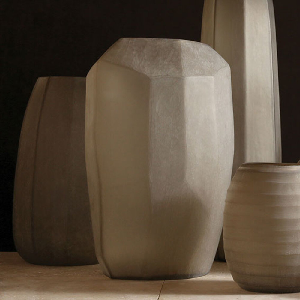 GUAXS Cubistic Tall vase Smokegrey | Ø 31 x H 48 cm - NU PUUR