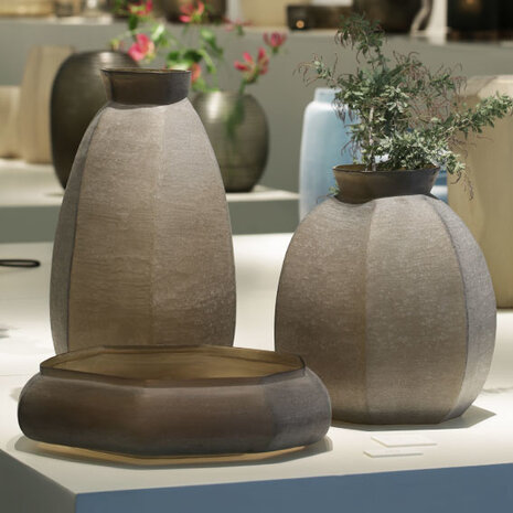 Guaxs Hohe Vase von Karakol | Rauchgrau