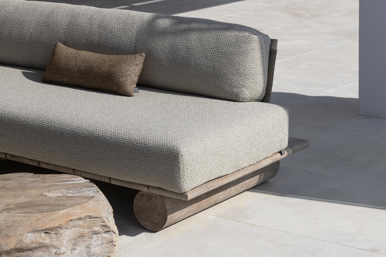 GOMMAIRE - Organic Living - Design Furniture Borde de sofá | Teca gris natural y mimbre de polietileno antiguo GOMMAIRE - Organic Living - Design Furniture Borde de sofá | Teca gris natural y mimbre de polietileno antiguo