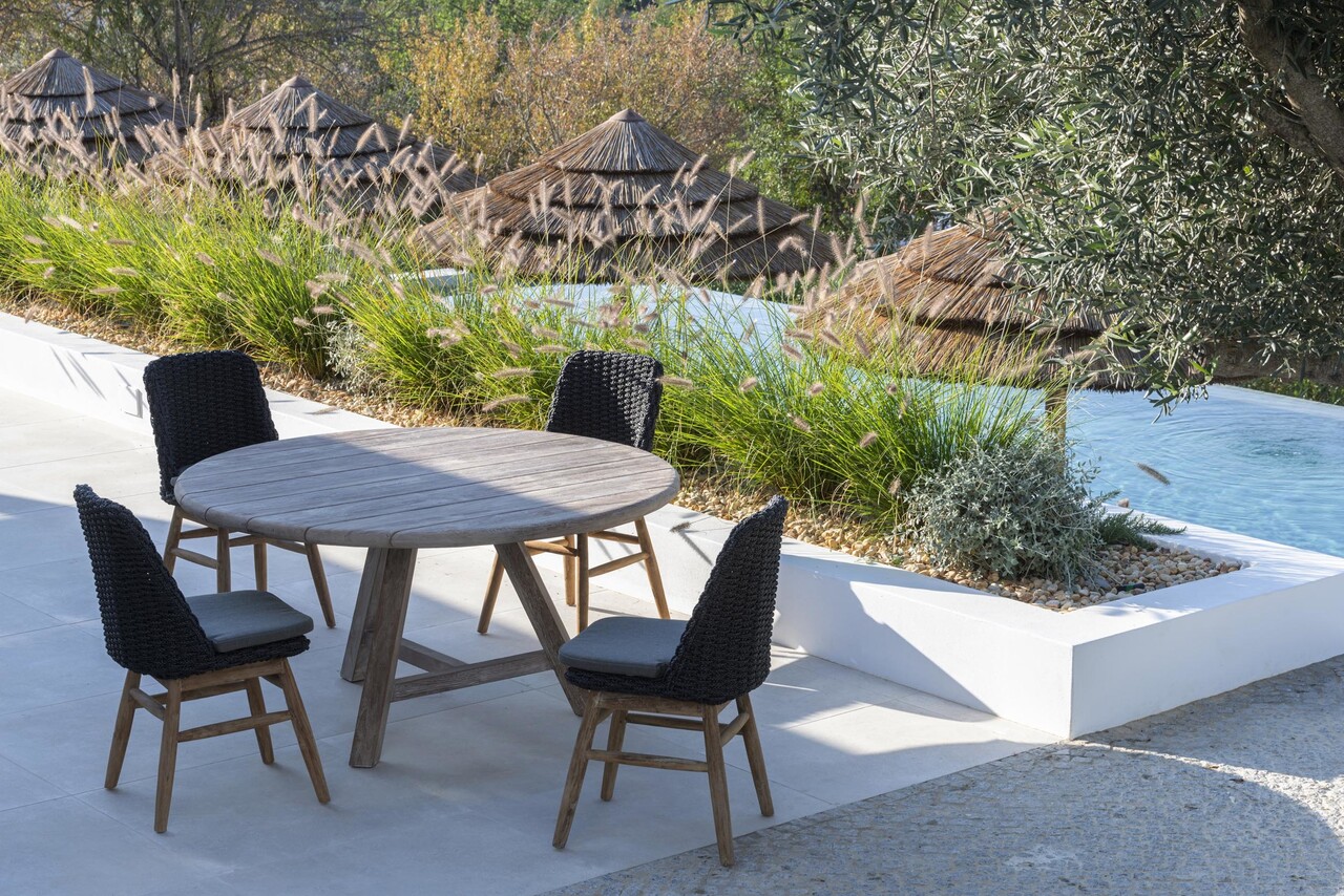 GOMMAIRE Outdoor | Organic Living Mesa redonda grande Anton | Teca reciclada gris natural