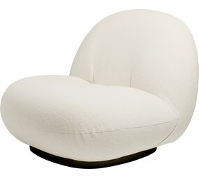 Gubi Pacha Lounge Chair | Vollständig gepolsterte Harfe und schwarze, halbmatte Basis Gubi Pacha Lounge Chair | Vollständig gepolsterte Harfe und schwarze, halbmatte Basis