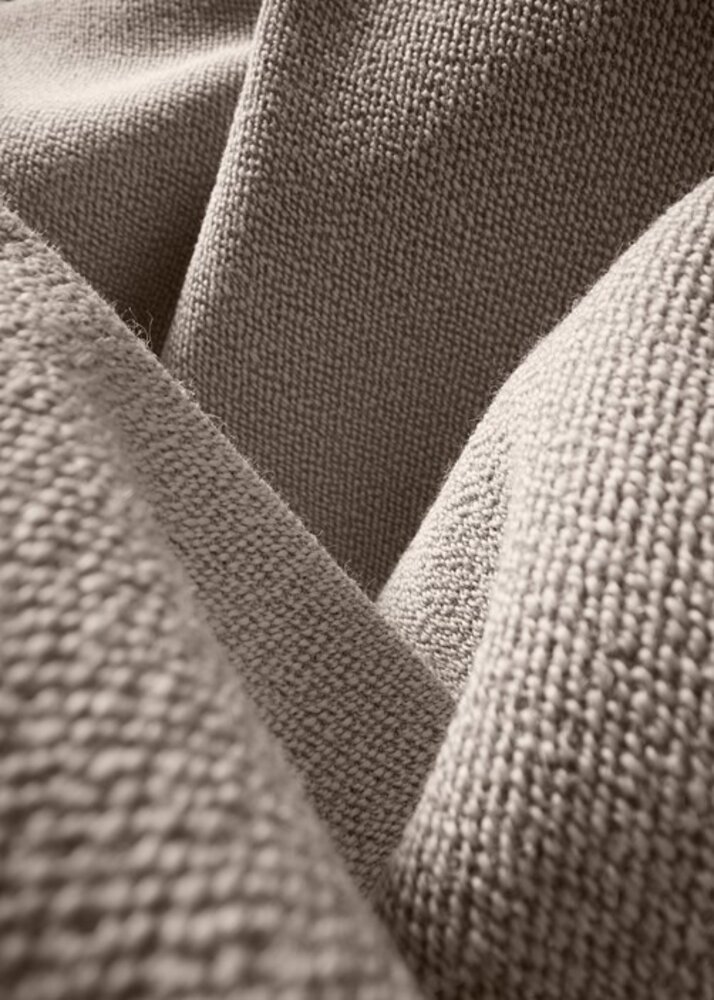 Gubi Sillón Pacha | Vidar completamente tapizado y base negra semimate, giratorio de retorno Gubi Sillón Pacha | Vidar completamente tapizado y base negra semimate, giratorio de retorno