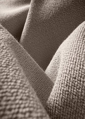 Gubi Sillón Pacha | Vidar completamente tapizado y base negra semimate, giratorio de retorno Gubi Sillón Pacha | Vidar completamente tapizado y base negra semimate, giratorio de retorno