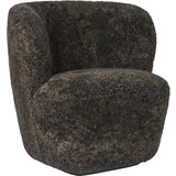 Gubi Stay Lounge Chair | Vollständig gepolstertes Schaffell und schwarze Basis, klein