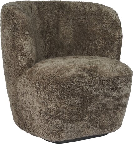 Gubi Sillón Stay | Piel de oveja completamente tapizada y base negra, pequeña Gubi Sillón Stay | Piel de oveja completamente tapizada y base negra, pequeña