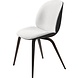 Gubi Chaise de salle à manger Beetle | Façade Tissu Bouclé Clair, Piétement Laqué Mat Chêne Noir & Fumé Gubi Chaise de salle à manger Beetle | Façade Tissu Bouclé Clair, Piétement Laqué Mat Chêne Noir & Fumé