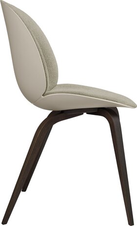 Gubi Sedia da pranzo Beetle | Frontale rivestito in Bouclé chiaro, base laccata opaca New Beige e Rovere fumé Gubi Sedia da pranzo Beetle | Frontale rivestito in Bouclé chiaro, base laccata opaca New Beige e Rovere fumé