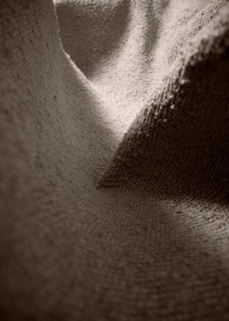 Gubi Sedia da pranzo Beetle | Frontale rivestito in Bouclé chiaro, base laccata opaca New Beige e Rovere fumé Gubi Sedia da pranzo Beetle | Frontale rivestito in Bouclé chiaro, base laccata opaca New Beige e Rovere fumé