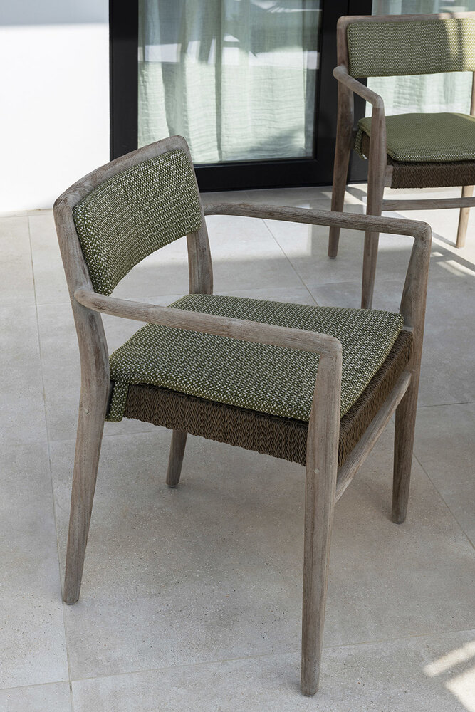 GOMMAIRE Outdoor | Organic Living Stackable Armchair Jared | Teak Natural Grey / PE Wicker Antique Weed