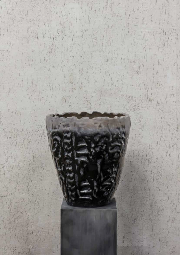 DOMANI LUANDA | Black Metallic 44 DOMANI LUANDA | Black Metallic 44