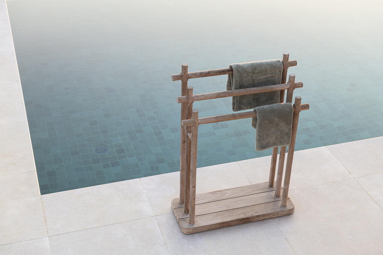 GOMMAIRE Outdoor | Organic Living Towel Rack Finn | Teak Natural Grey