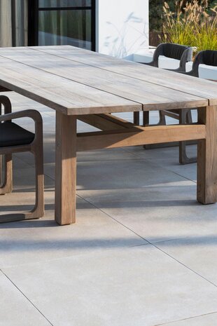 GOMMAIRE Outdoor | Organic Living Table Abe | Teck Gris Naturel