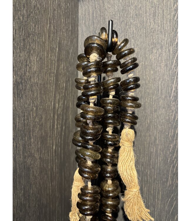 NU PUUR & GROEN Collier en verre sur support - Perle plate