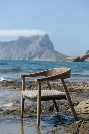 GOMMAIRE Outdoor | Organic Living Sillón Faye de mimbre | Teca gris natural