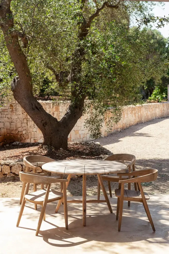GOMMAIRE Outdoor | Organic Living Tavolo rotondo Faye | Teak grigio naturale