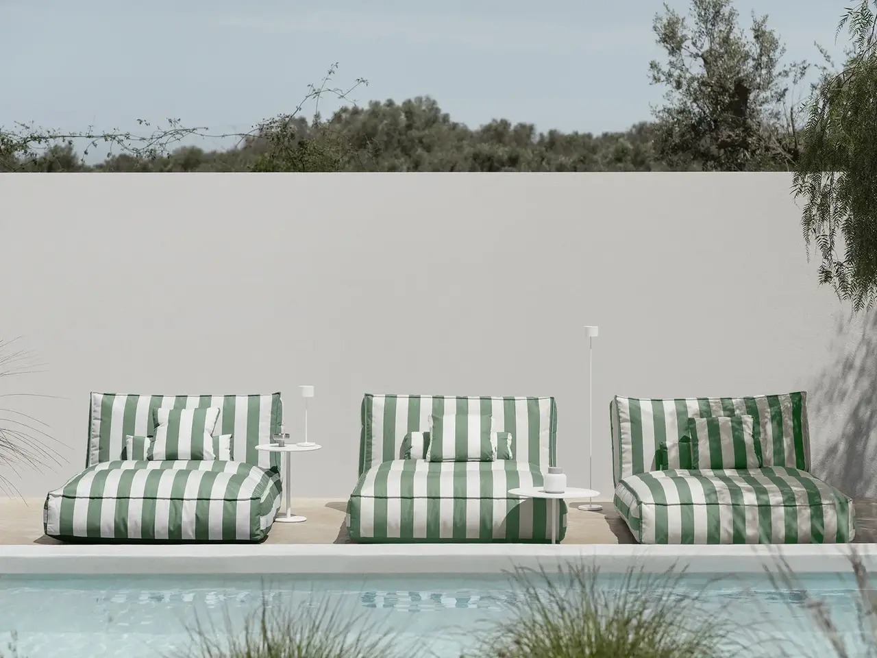 Blomus STAY Outdoor-Bett | Lilienweiß/Entengrün