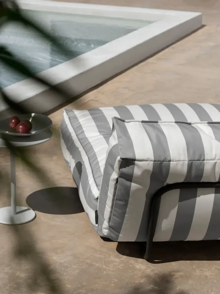 Blomus Lit d'extérieur STAY | Blanc lys/Peau d'éléphant