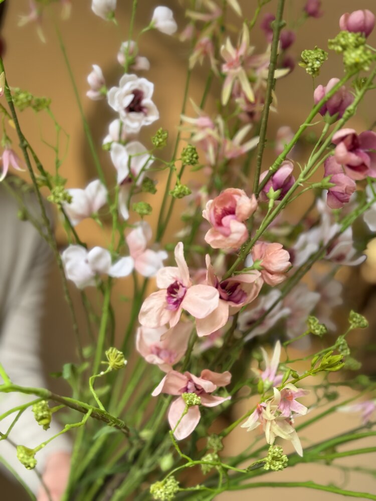 SILK-KA Kunstbloemen boeket "Royal Delphinium Peach" Small SILK-KA Kunstbloemen boeket "Royal Delphinium Peach" Small