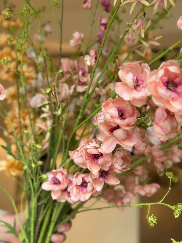 SILK-KA Kunstbloemen boeket "Royal Delphinium Peach" Large SILK-KA Kunstbloemen boeket "Royal Delphinium Peach" Large