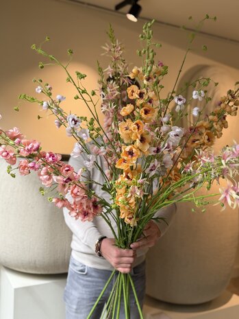 SILK-KA Kunstbloemen boeket "Royal Delphinium Peach" Large SILK-KA Kunstbloemen boeket "Royal Delphinium Peach" Large