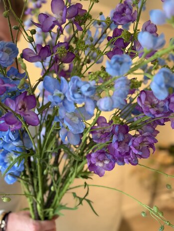 SILK-KA Kunstbloemen boeket "Royal Delphinium Blue" Large SILK-KA Kunstbloemen boeket "Royal Delphinium Blue" Large