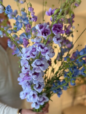SILK-KA Kunstbloemen boeket "Royal Delphinium Blue" Large SILK-KA Kunstbloemen boeket "Royal Delphinium Blue" Large