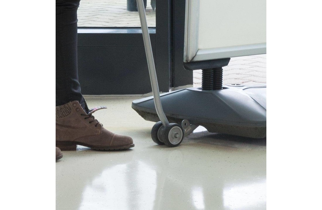 Transporthulpmiddel met wielen voor stoepbord
