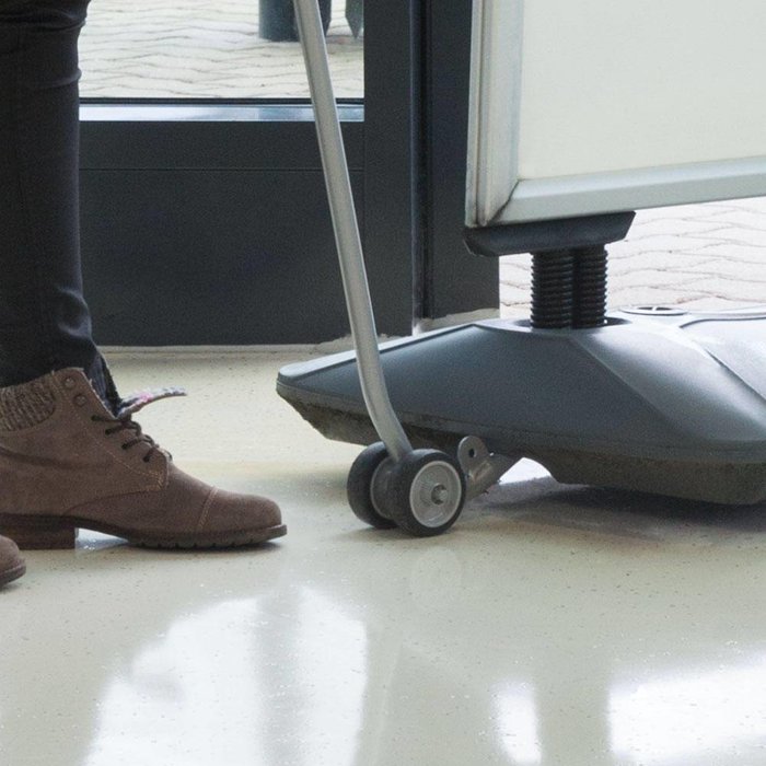 Transporthulpmiddel met wielen voor stoepbord