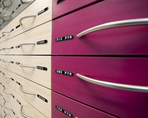 Reviseren van een Willach ladekast