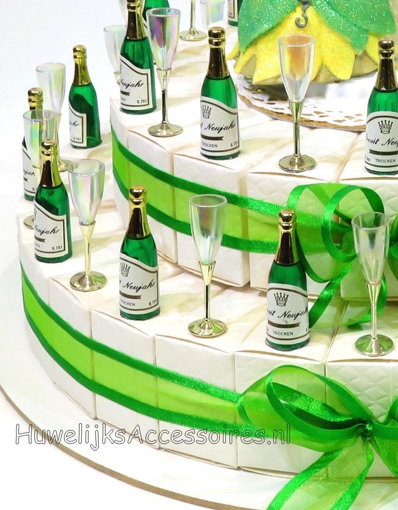 Disney Disney huwelijksbedankjes taart met champagneglazen en flessen