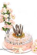 Zeer mooie bruiloft bedankjes taart met glazen zwanen op spiegels
