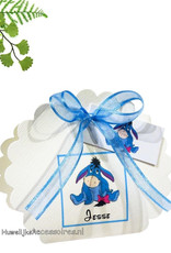 Disney Zeer mooie bedankje doosje met Eeyore erop versierd met een blauwe strikje