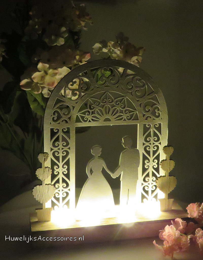 Bruid en bruidegom bruiloft decoratie met verlichting