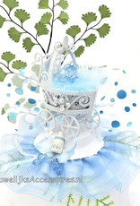 Zeer leuke blauw kinderwagen taart topper met blauw tule