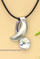 Mooie halsketting met leren koord en een facet kristal