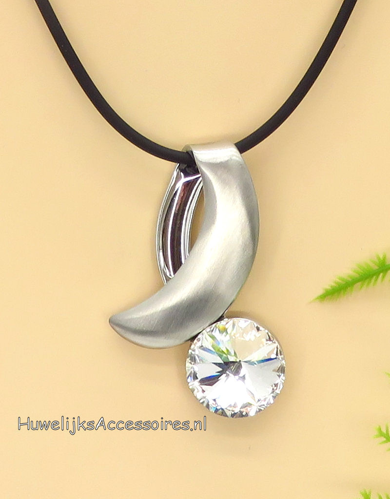 Mooie halsketting met leren koord en een facet kristal